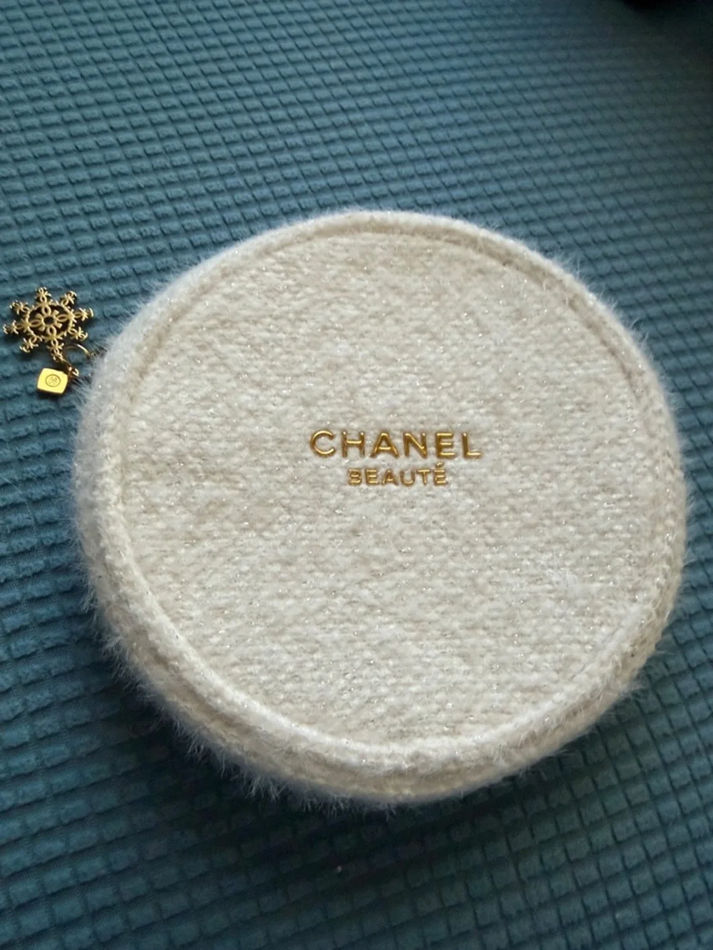 CHANEL Cream Round Cosmetic Pouch with Gold Logo - Picture 3 of 13